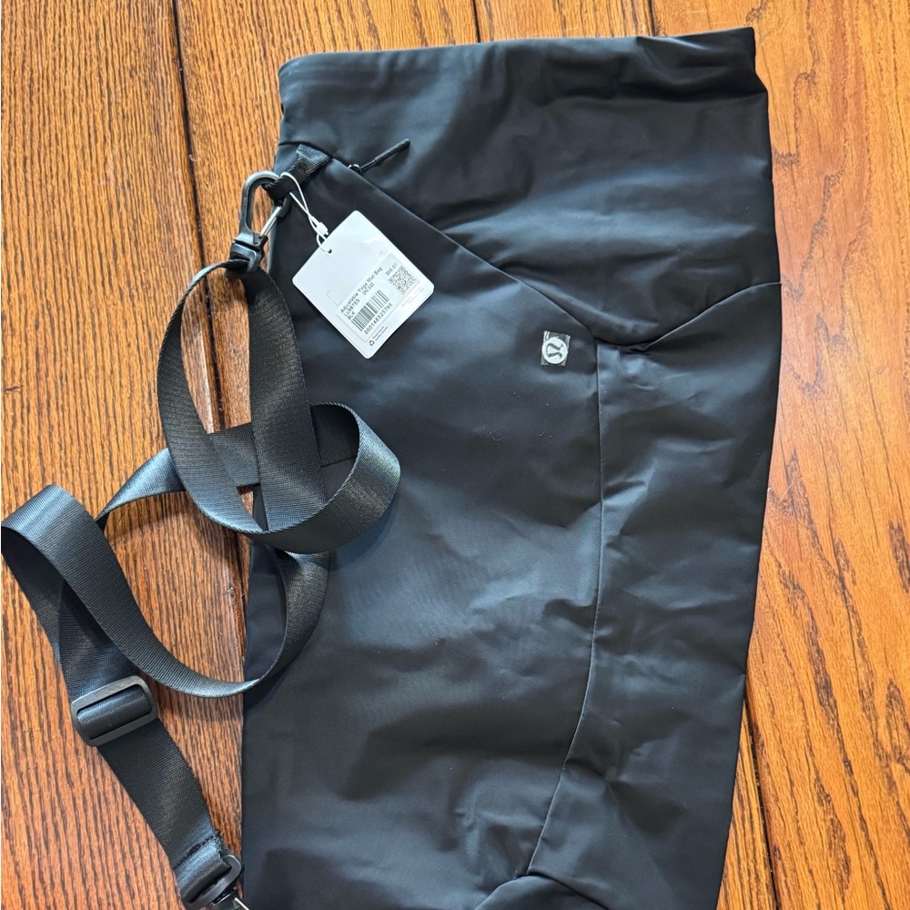 Lululemon Adjustable Yoga Mat Bag – Black (NWT)